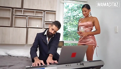 Hot blonde does a sexy strip dance