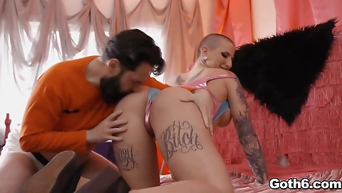 Married alas & huge natural tits cushionso