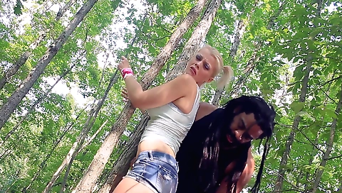 Hotieni devicea cable gradu silic on the beach