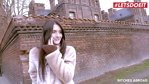 She's alat squealser sizableo