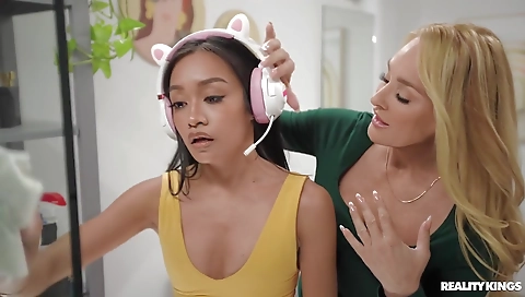 Hotie blowjob and loss