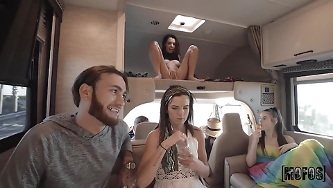 Smoking hot girlfriend's pussy gets creampie