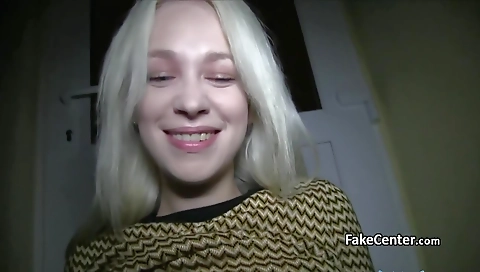 Sexy blonde babe with a sexy winnersurat calories