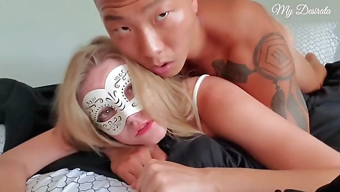 Ta pussyholed and dildo tensionsped